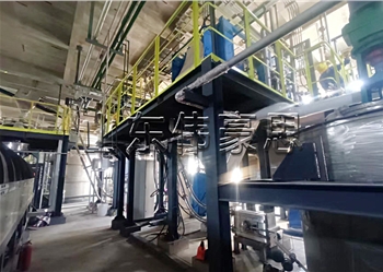 電池原料管鏈式輸送機，管鏈提升機使用現(xiàn)場