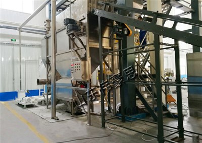高粉塵企業(yè)為什么要選擇滑石粉自動(dòng)破袋機(jī)？