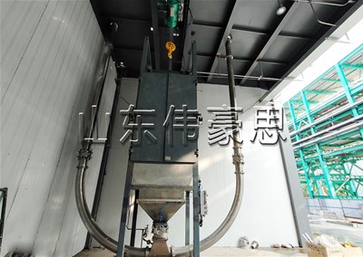 氫氧化鈉噸袋破袋機(jī)，密閉無(wú)塵噸包投料站現(xiàn)場(chǎng)